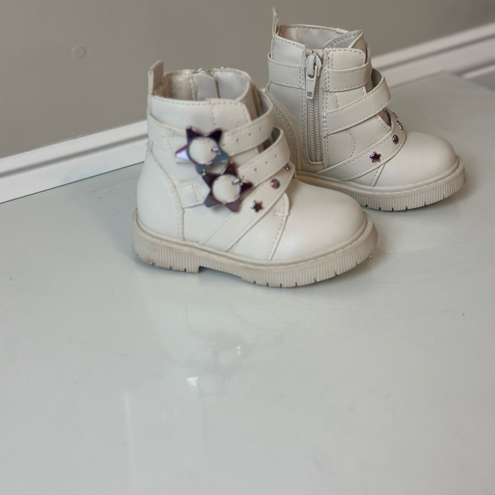 Stylish Cream Kids Boots with Star Accents all the way from Scotland